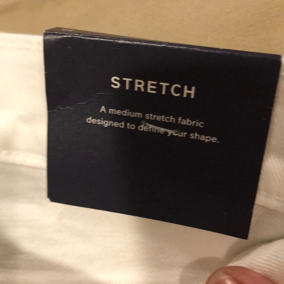 Size 10/30 white distressed gap jeans. NWT - Picture 5 of 5